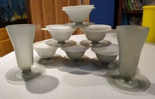 Set of 6 Tupperware Grey dessert Cups #754 w lids & 2 Parfait Cups