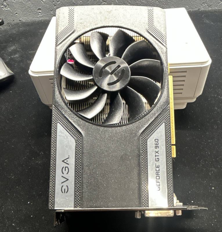 EVGA NVIDIA GeForce GTX 960 2GB GDDR5 PCIe x16 Multi-Monitor