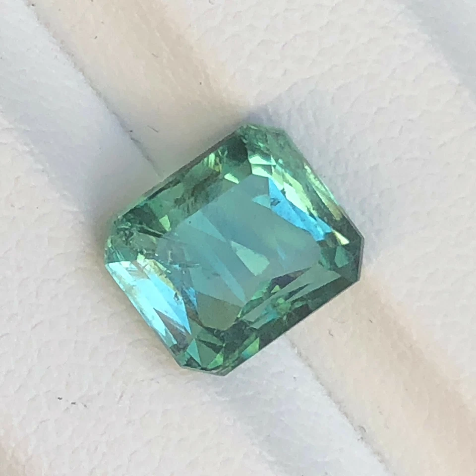 Piedra preciosa suelta turmalina color azul aguamarina corte natural de 3,20 quilates de Afganistán  Foto 4 de 4