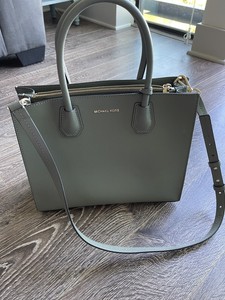 mia crossbody in signature canvas