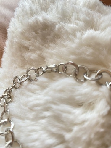 Brazalete Hello Kitty Cara de Gatito Oro Arco Cadena Dije Tono Plateado Ajustable - Imagen 3 de 4