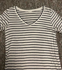 Garage Tops Womens Small Striped Short Sleeve White Black V-Neck T-Shirt Tee