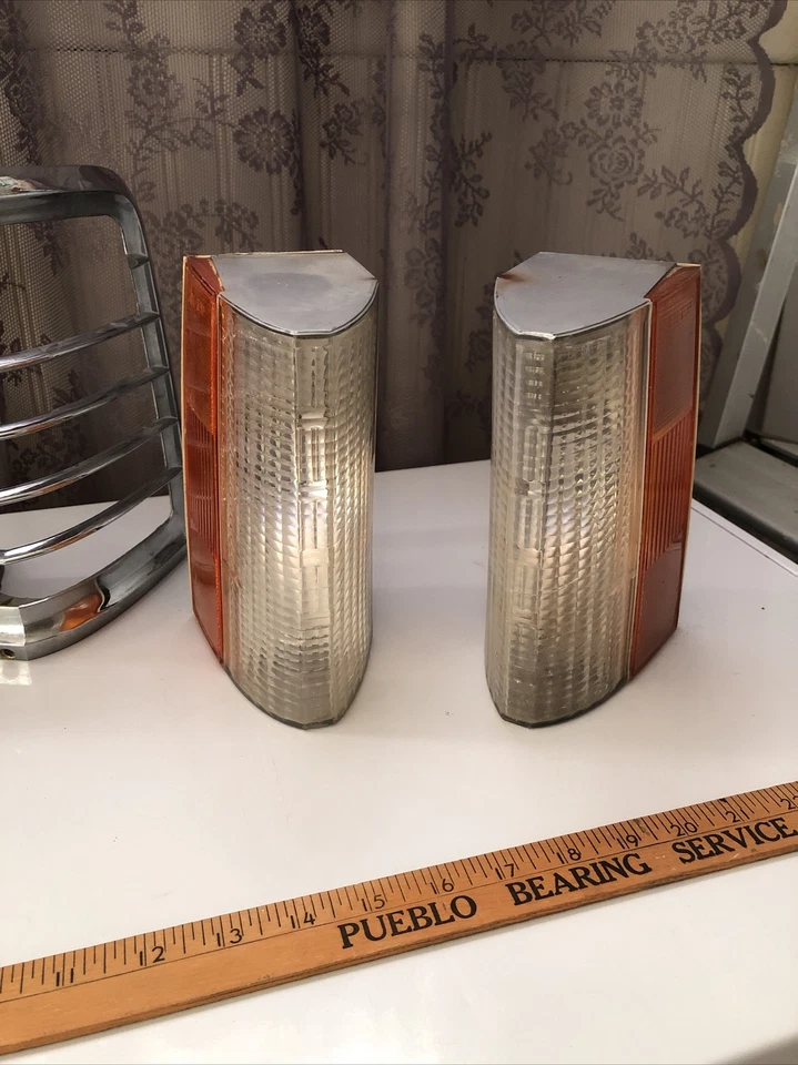 70’s Lincoln Continental FRONT LEFT/ RIGHT CORNER LIGHT BEZELS & LENS - Image 2 of 4