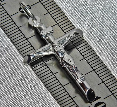STERLING SILVER (925) LARGE CRUCIFIX CROSS PENDANT - Image 1 of 4