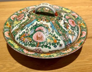 Beautiful Chinese Export Porcelain Famille Rose Lidded Dish Rose Canton Pattern