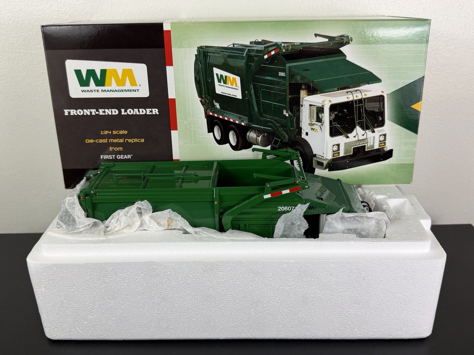 NIB  First Gear 1:34 Waste Management Mack Front-End Loader With Bin 19-2924