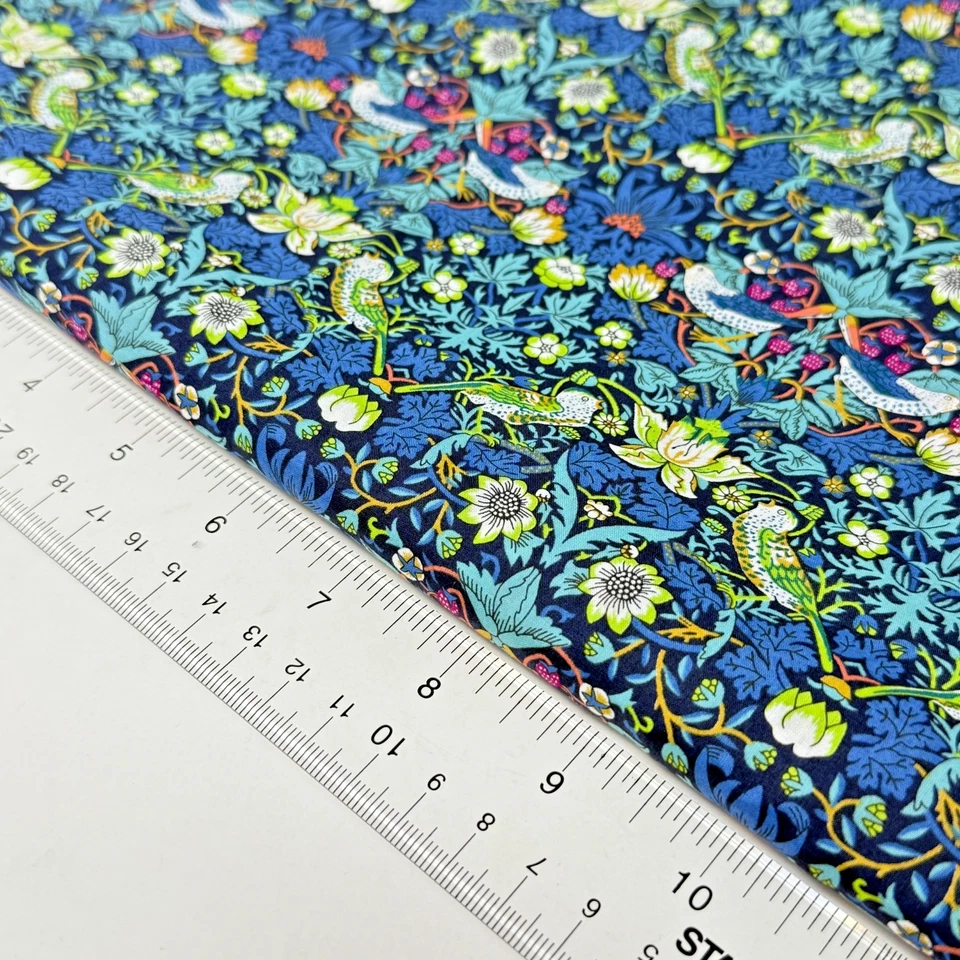 Liberty of London TANA LAWN Algodón "Ladrón de Fresas" 1 Yarda Tela Floral Foto 3 de 4