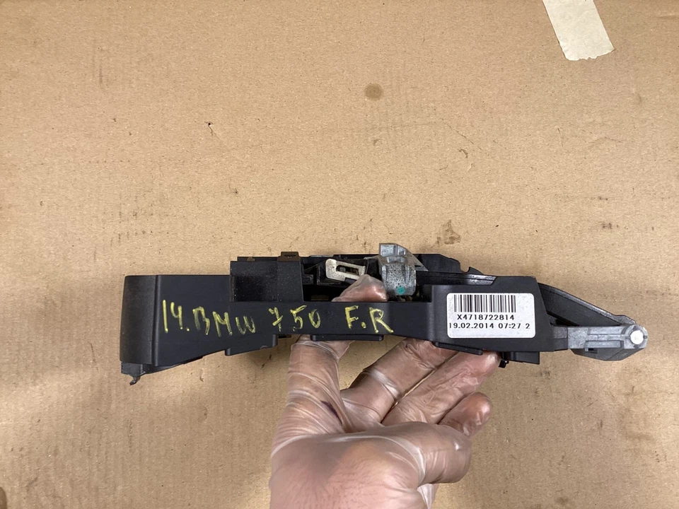 BMW 740i 750i 760i 2011-2016 soporte de manija de puerta exterior 7175732 OEM. Foto 4 de 4