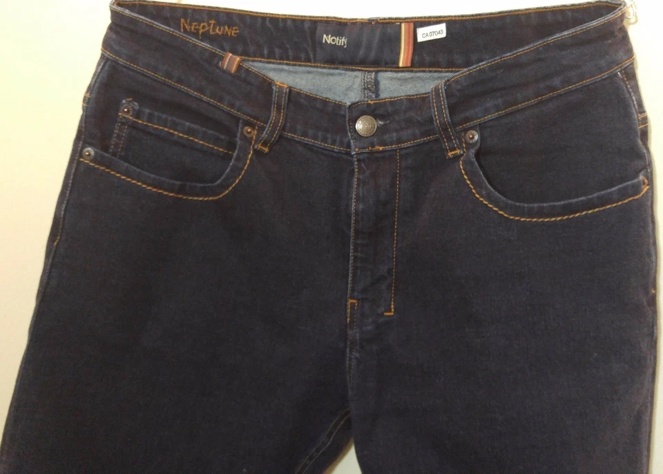 Pantalones de mezclilla con ribete premium Notify Neptune Foto 4 de 4