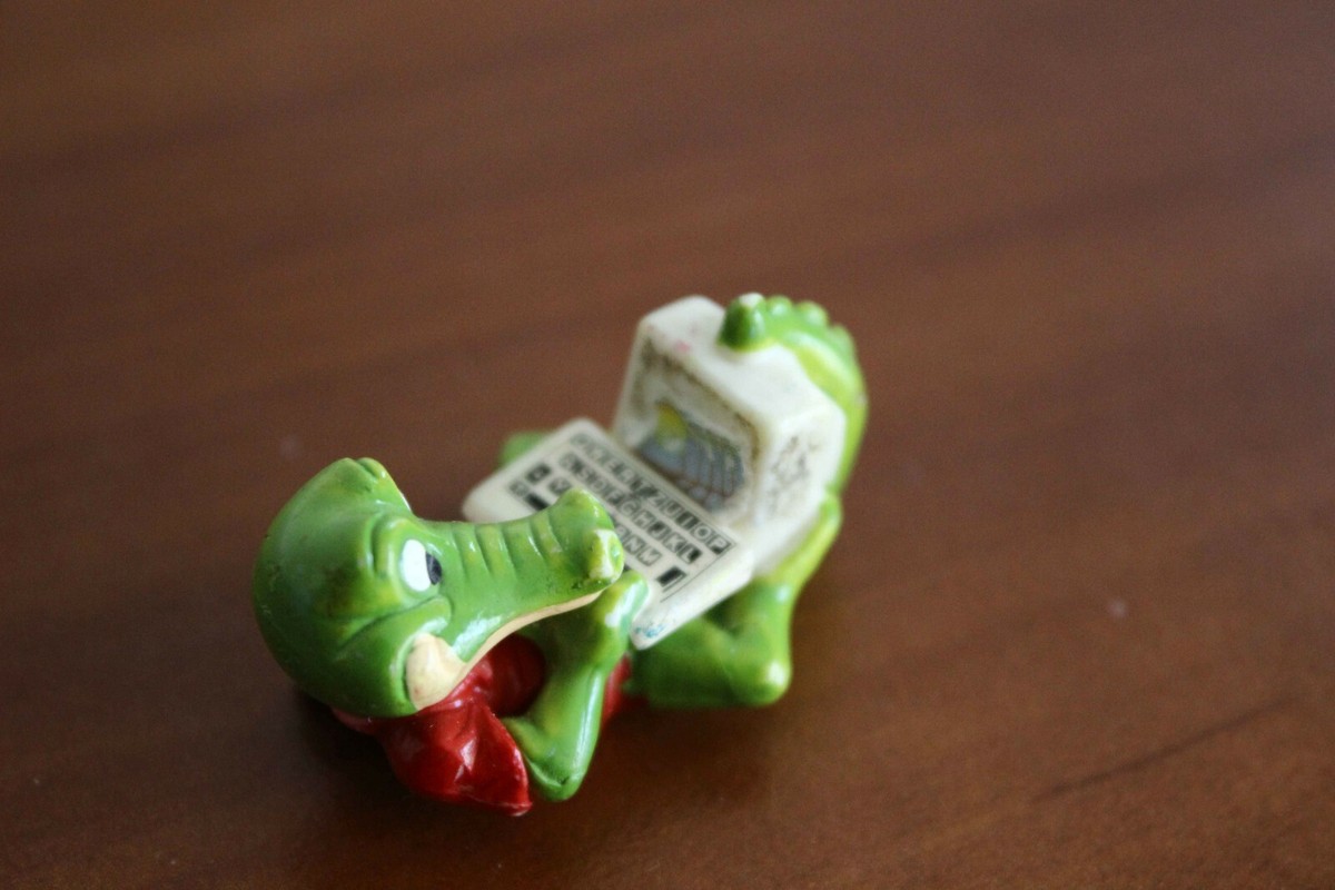 Kinder Surprise Set Crazy Crocos 1993 not complete + storage box