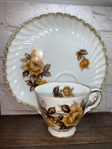Taza de té inglesa amarilla vintage con forma de concha y taza de té con borde dorado - Imagen 3 de 7