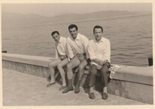 B - Foto Photo Fotografia Anni 40 - Gruppo Trio Uomini vista mare Spiaggia