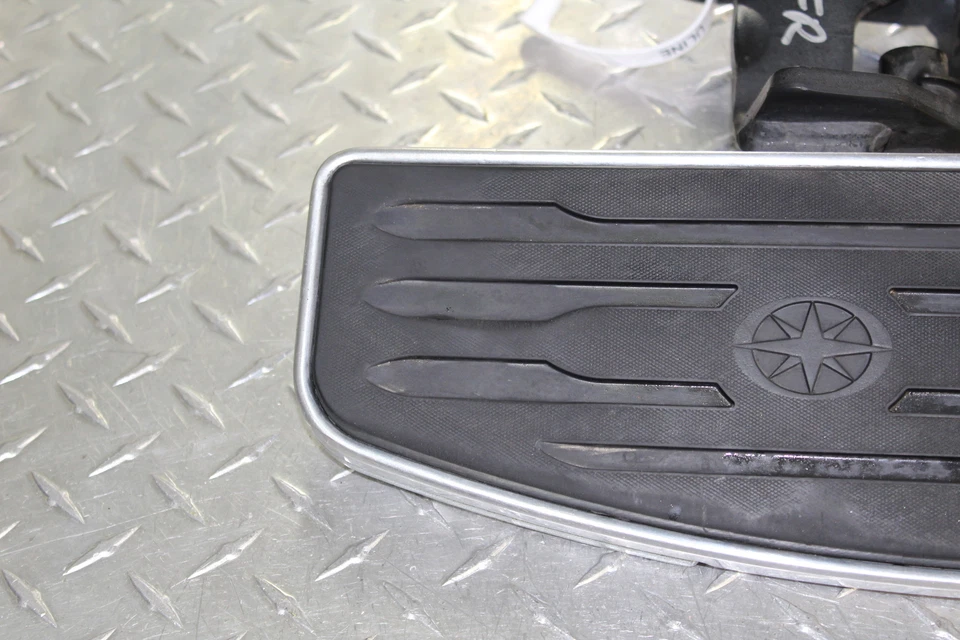 Yamaha V Star 1300 XVS1300CT 2007 Tourer reposapiés delantero derecho clavija paso erupción Foto 2 de 4