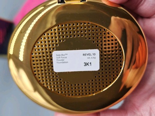 Relevant Revel 10 Rele-Blur Soft Focus Powder Foundation Compact - Picture 7 of 8