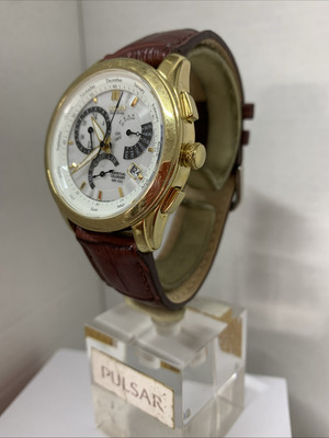 Citizen Men's Eco-Drive Calibre 8700' Gold tone B. LeatherStrap