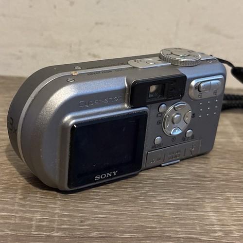 Sony Cyber-shot DSC-P10 5.0MP Digital Camera - Silver UNTESTED as No Charger - Picture 21 of 24