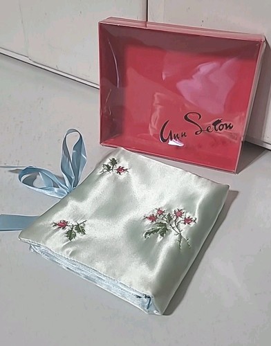 Vtg Ann Seton Satin Lingerie Hosiery Bag with original Ann Seton Box. EUC 