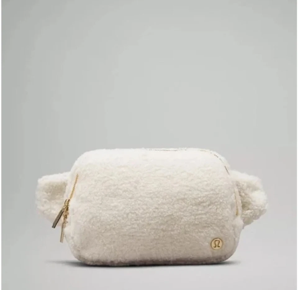 Lululemon Everywhere belt bag large fleece white/gold hardware - Image 4 of 4