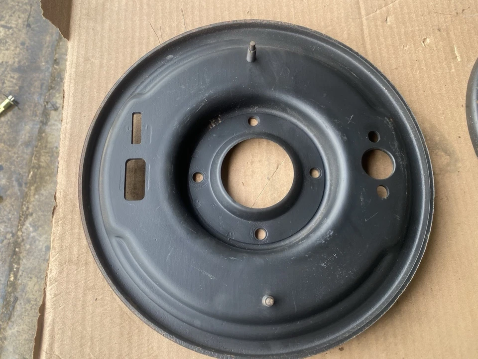 AUSTIN HEALEY BN1 - BJ8 EJE HIPOIDE RH & LH JUEGO DE PLACA DE RESPALDO TRASERO (2) OEM Foto 4 de 4