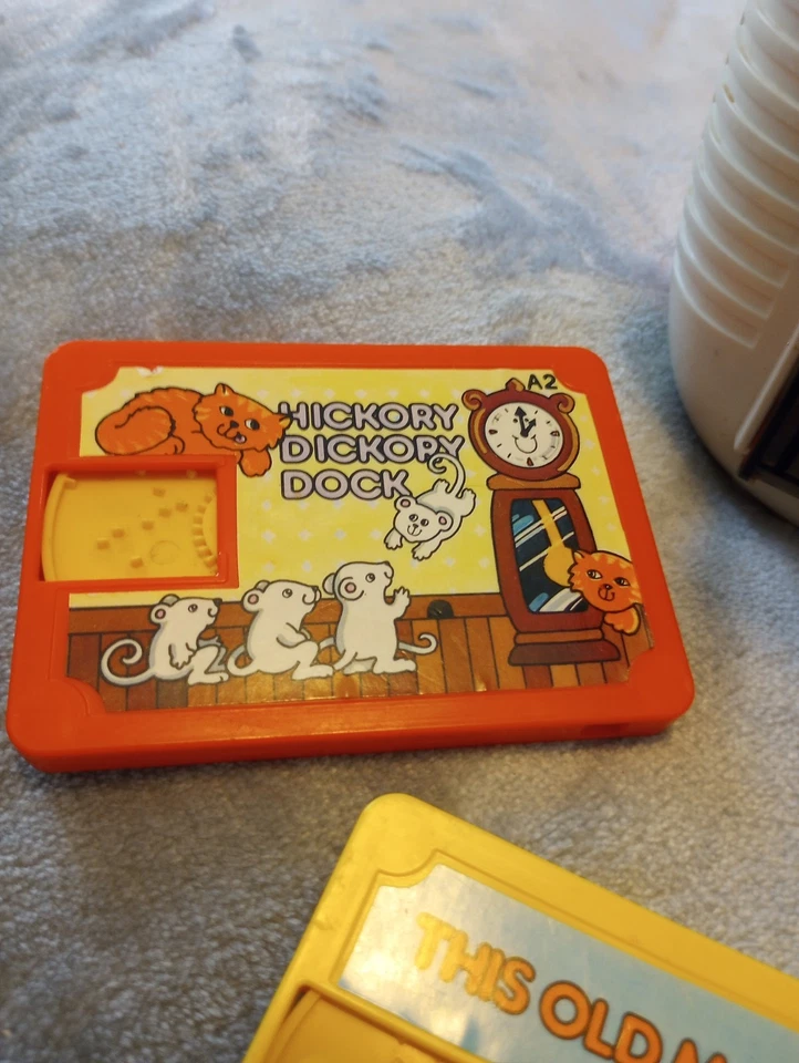 Reprodutor de cassete infantil TOMY toca 4 músicas, vem com 2 cassetes #brinquedo - Imagem 3 de 4