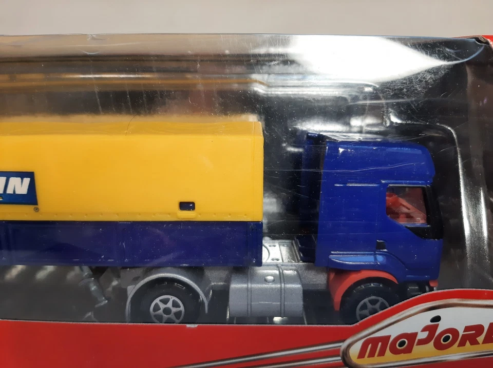 Camion Citerne MAJORETTE " Michelin "- Echelle 1/60 - série 3040/3070 - Photo 2/4