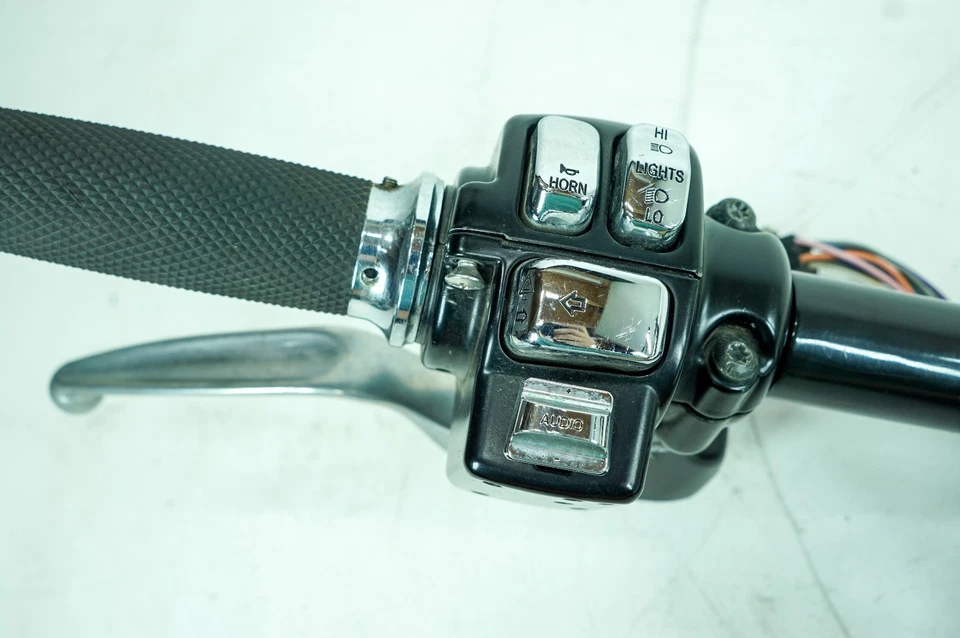 10 оригинальных рулей Harley Road Glide Touring с левыми правыми переключателями управления 1371 - Изображение 2 из 4