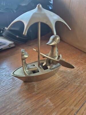 Frosch & Ente sitzen auf Boot unter Regenschirm, massives Messing, Wohndeko Figur