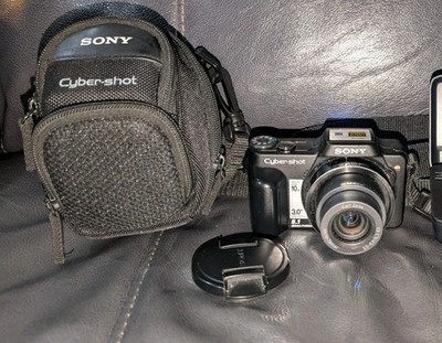 Sony Cyber-Shot DSC-H10 8.1MP Digital Camera W/Case