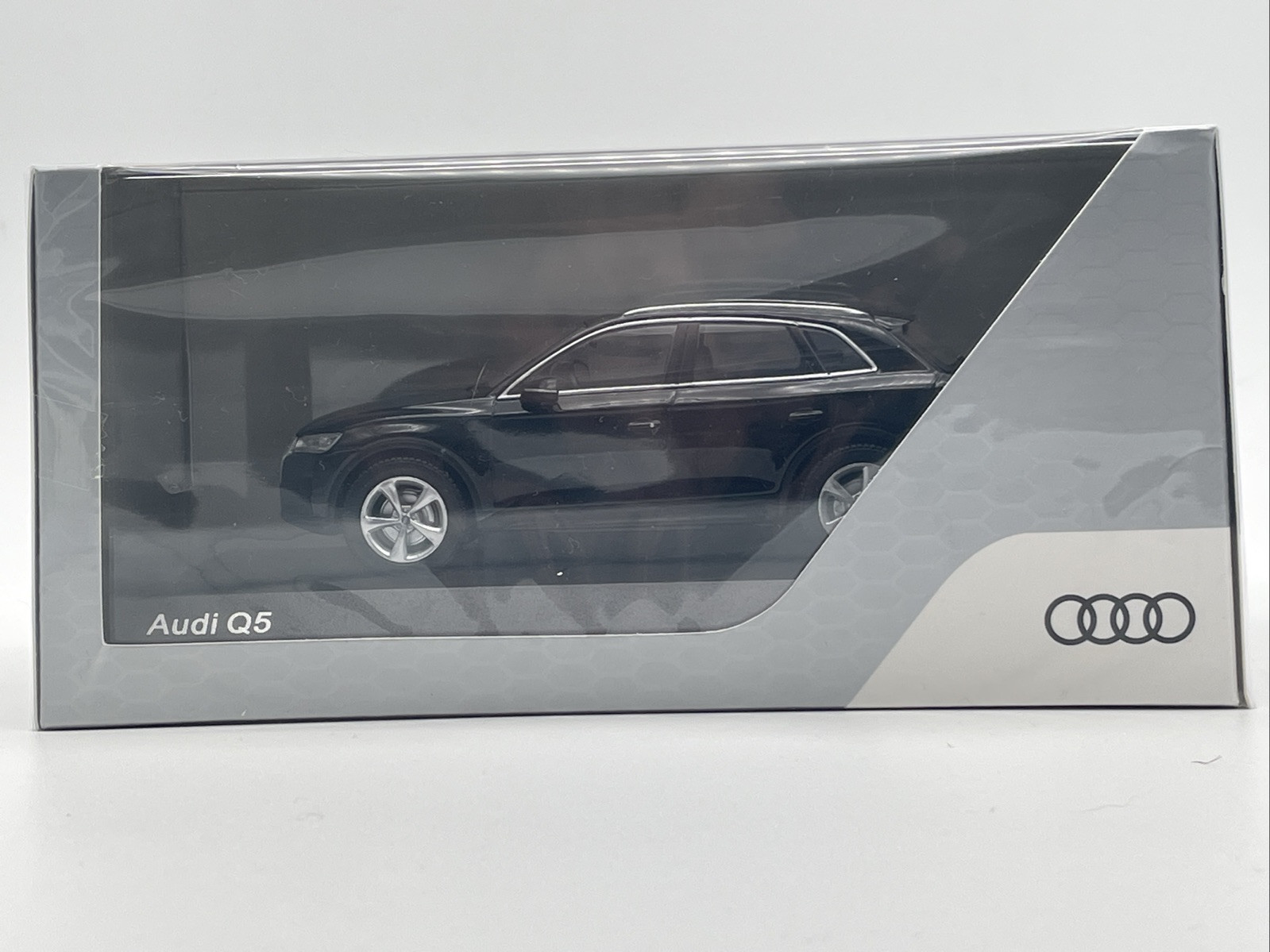 Miniature Audi Q5 1/43 Spark voiture de collection en résine gris mythic