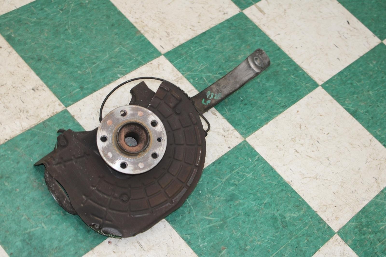 Maserati Ghibli 2014-2017 Front Left Steering wheel hub