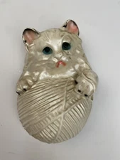 Vtg STRING HOLDER CAT White KITTEN KITTY Blue EYES White BALL OF YARN WALL   