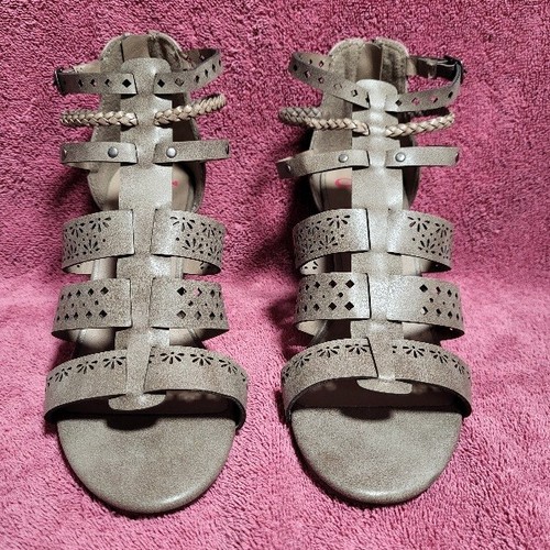 Ladies "NEW" Decorative Straps Zipper Closure Shoes By JELLYPOP - Size 7 1/2M - Picture 3 of 9