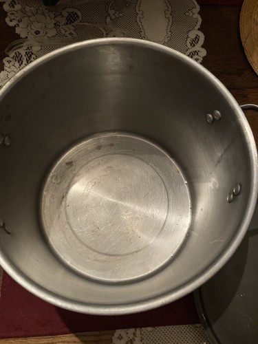 Large Silver Pan With Lid 10 x 12 - Picture 2 of 5