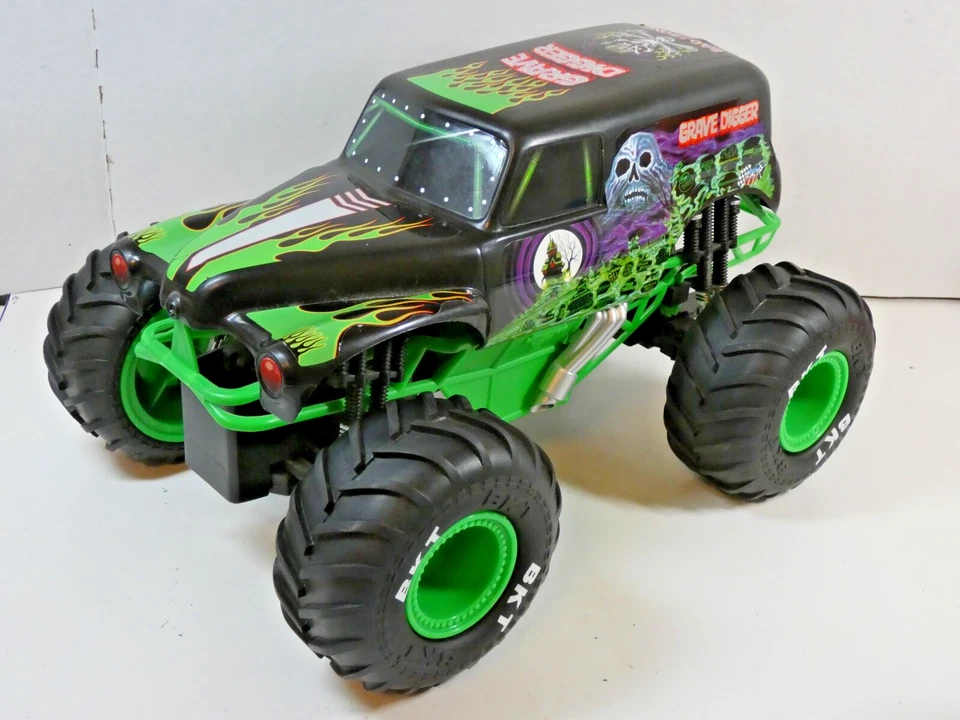 Radiocontrol Grave Digger Monster Jam Truck escala 1:16 RC SIN CONTROL REMOTO sin probar Foto 2 de 4