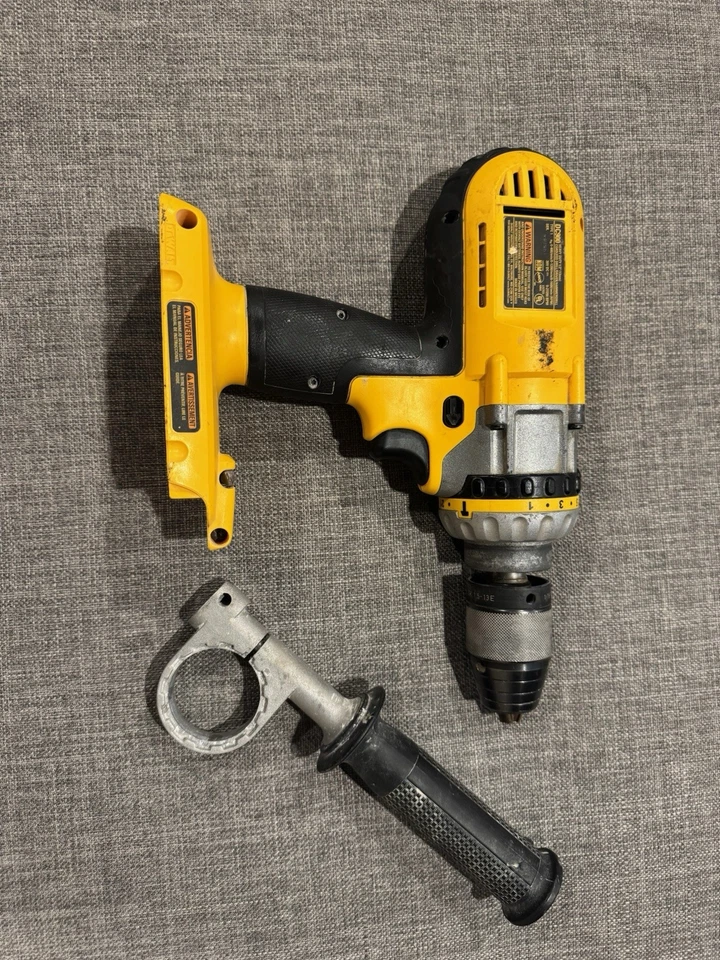 DeWalt DC900 hammer drill 36v CORDLESS Needs Brushes Sparks When Turned On - Image 3 of 4