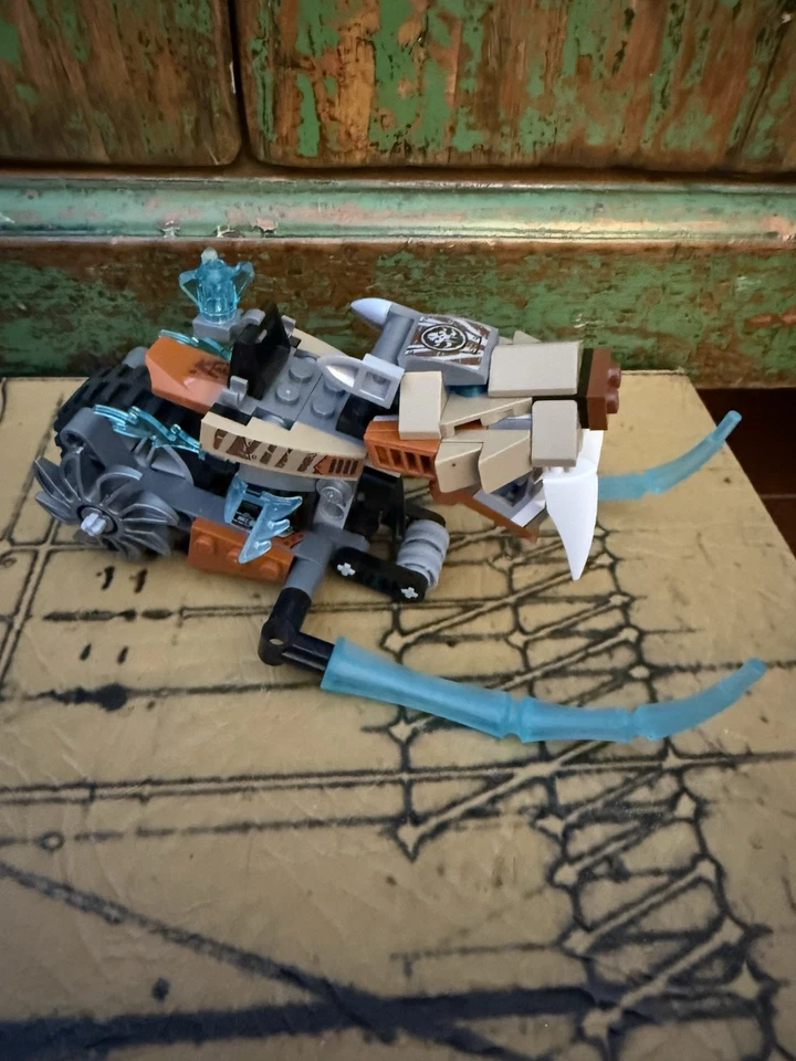 LEGO LEGENDS OF CHIMA: Strainor's Saber Cycle (70220) Sin figuras Foto 3 de 4