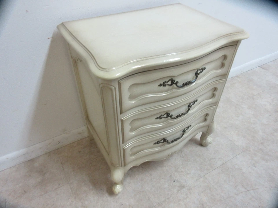 Lámpara pintada tallada provincial francesa vintage mesa auxiliar mesita de noche A Foto 3 de 4