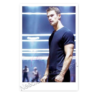 Theo James / Jed Harper aus der Serie Bedlam - Autogrammfotokarte [AK3]