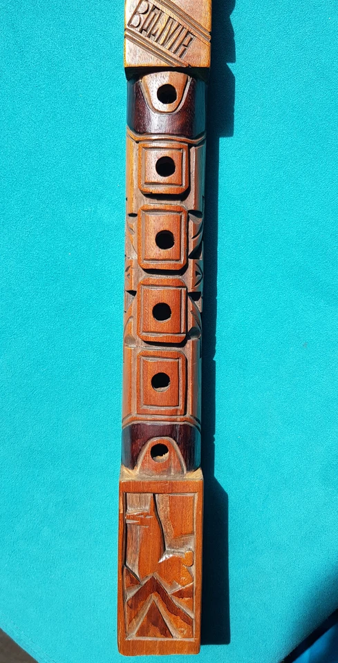 Magnifique Tarka grande flûte à bec 63 cm en acajou massif sculptée main Bolivie - Photo 3/4