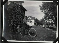 FOTOGRAFIA VINTAGE BAMBINA/UOMO BICICLETTA MODA CHICAGO ILLINOIS VECCHIA FOTO