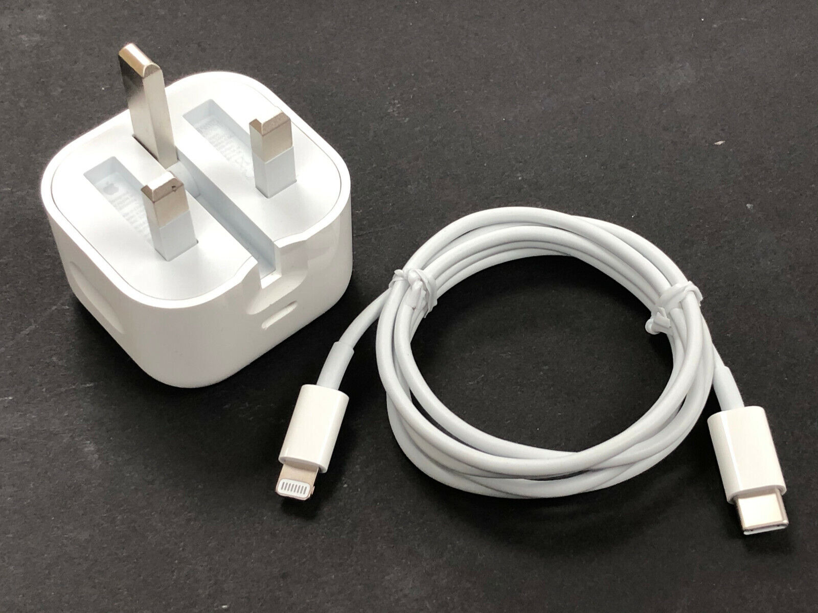 chargeur iPhone 11 pro max 18w authentique