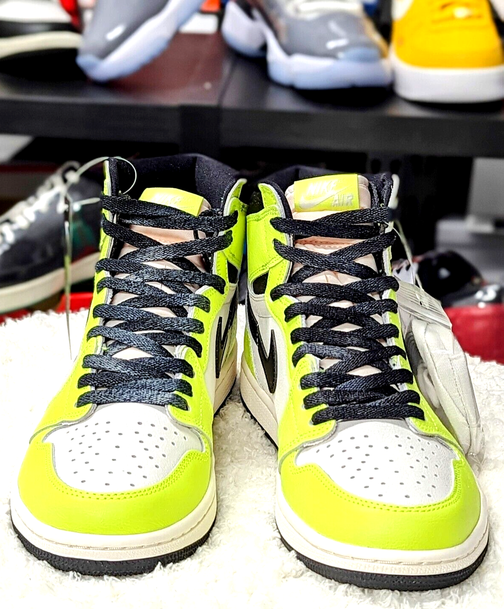 靴 Nike Air Jordan 1 HighOG Volt/Visionaire 555088-702 Nike Air Jordan 1 High OG Volt Visionaire Vivid