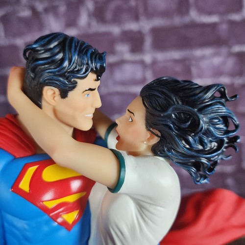 DC COMICS - SUPERMAN & LOIS LANE - DESIGNER SERIES STATUE - GARY FRANK - Picture 6 of 14