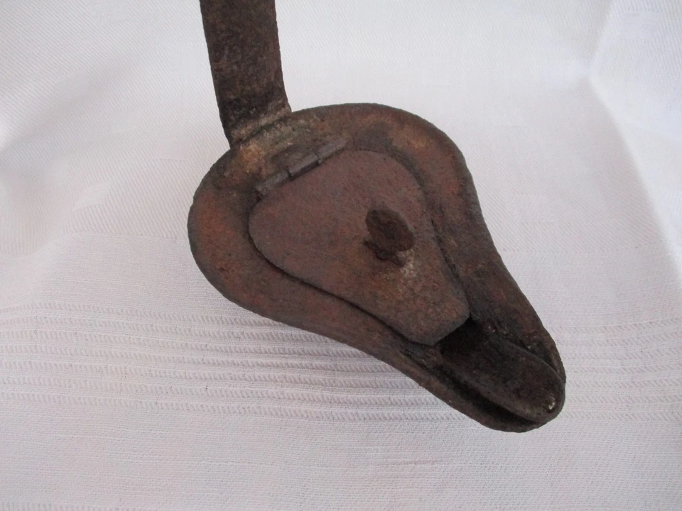 ANCIENNE LAMPE A HUILE - METAL - - Photo 4/4