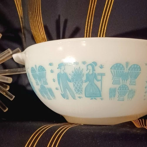 1950's-60's PYREX 10" Mixing Bowl "Amish" "Butterprint" Milk Glass Model 443
