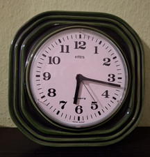 VINTAGE KÜCHENUHR, EMES, GRÜN, KERAMIK, 22 X 22 CM, CA. 22 X 22 CM, 70ER JAHRE