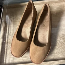 Vionic Sereno Slip On Wedge Comfort Pumps Size 7 Camel Nubuck Minimalist