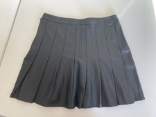 REVIEW Falten Minirock Lederimitat Schwarz Gr. L – NEUWERTIG