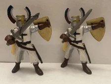 1999 Papo Knight RED & WHITE CRUSADER SOLDIER w/Sword Medieval 3.5" Figures