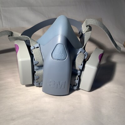 3M HALF FACE REUSABLE RESPIRATOR MASK W/ P100 PARTICULATE FILTERS. NEW